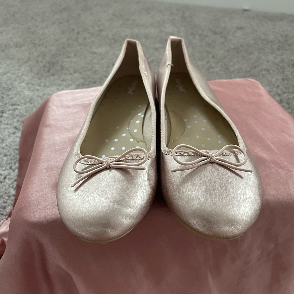 Cat &Jack Rose Gold. big girls dress shoes. Size 5.